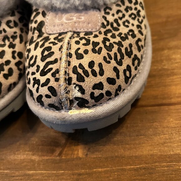 UGG Fluffy Purple Leopard Slip On Shearling Slippers Size 6 - Picture 2 of 7